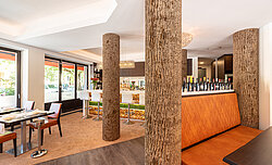 Schubert's restaurant Berlin, premium interior, pillars with Freund GmbH Bark House® poplar bark, Berlin, gastronomy